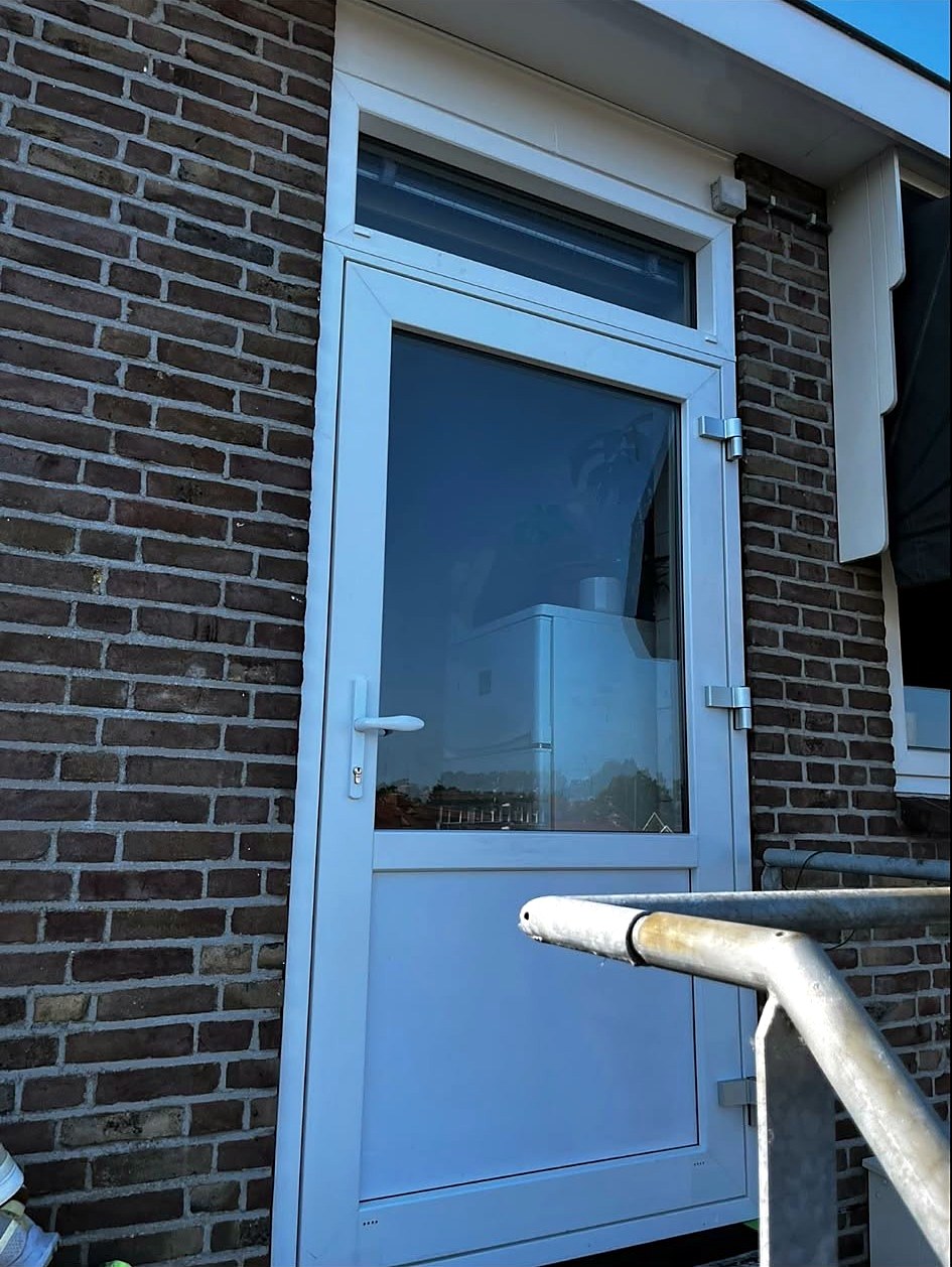 Na: Nieuwe balkondeur